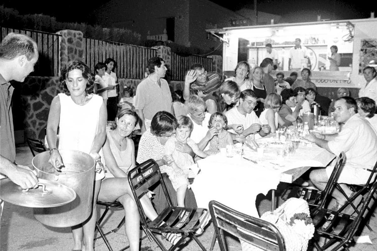 Fiestas en la urbanización la Cabra del Vedat, en 1996. Fiestas en la urbanización la Cabra del Vedat, en 1996.