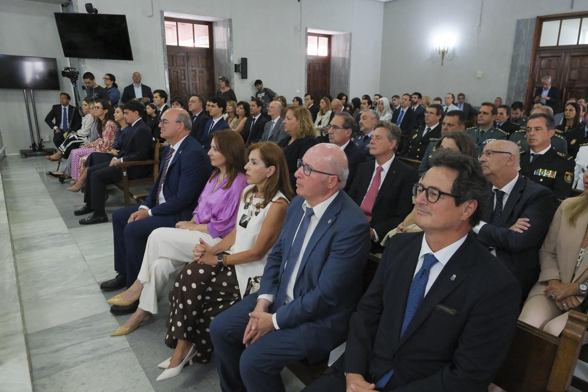 El acto de toma de posesión del nuevo fiscal tuvo lugar en el antiguo Palacio de Justicia