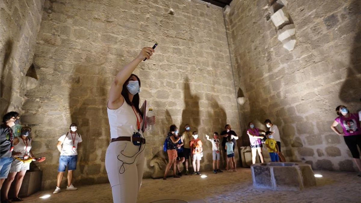 El castillo de Belalcázar, durante una visita guiada.