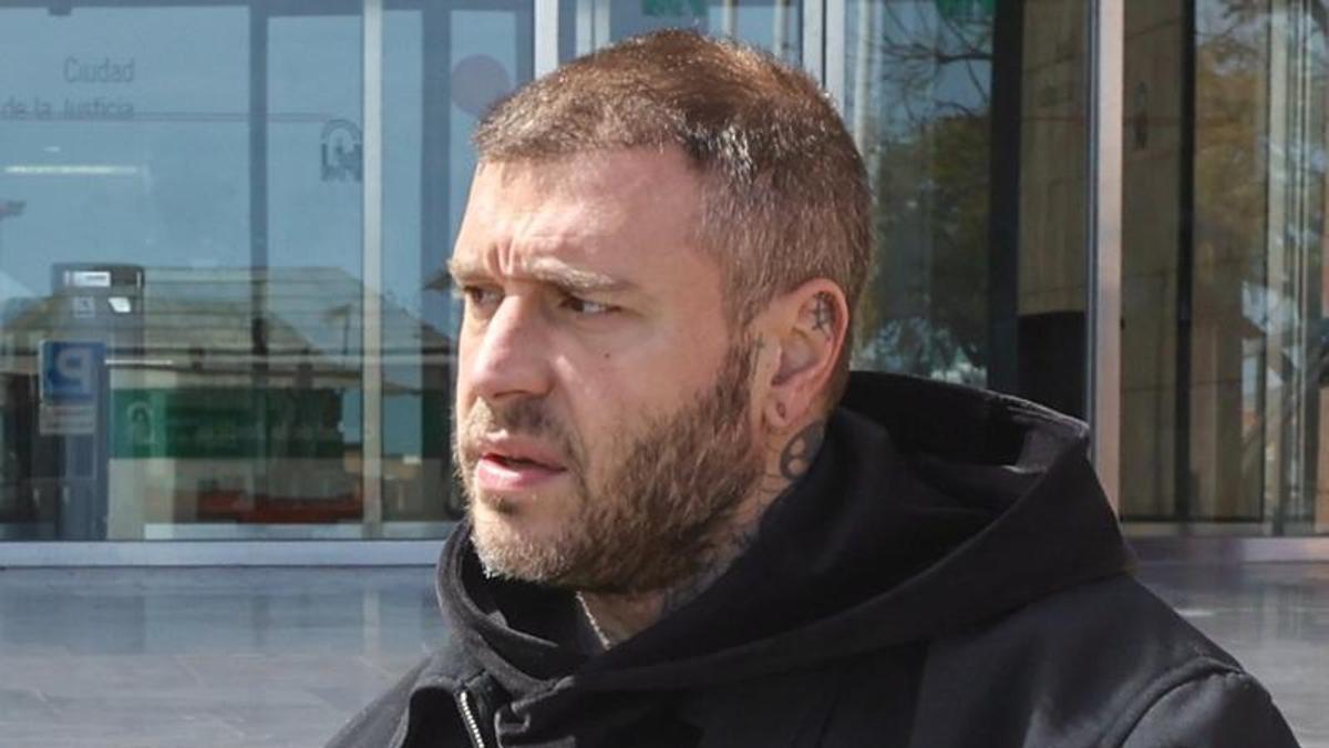 Adrián Rodríguez, condenado a seis meses de prisión