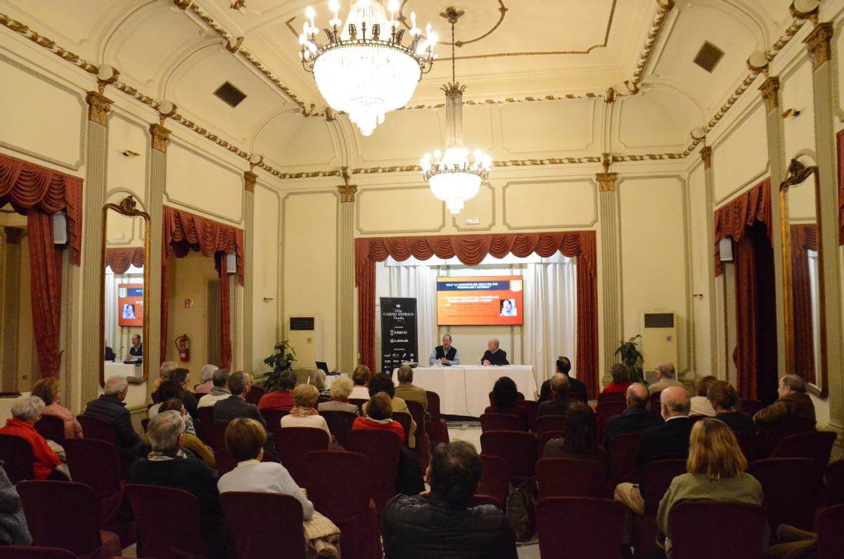 La conferència de Santos Sanz va comptar amb un nombrós públic.