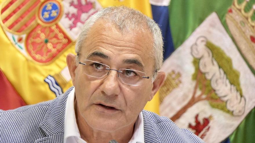 Javier Armas denuncia que la Delegación del Gobierno "desoye" al Senado y eleva a 60 días la espera por el DNI en El Hierro