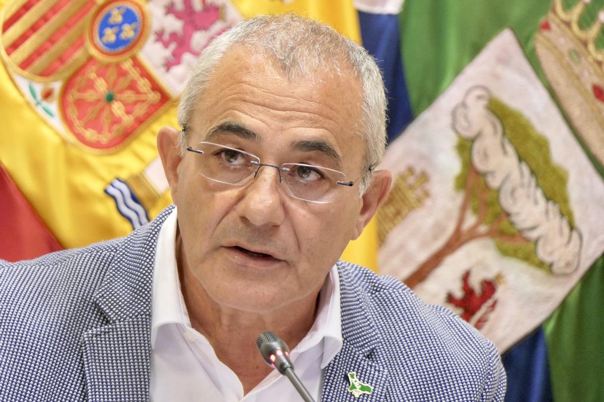 Javier Armas es senador de AHI por la isla de El Hierro.