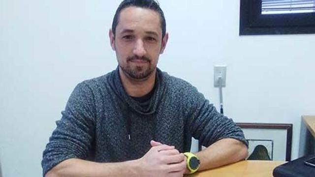 Silvestre del RÃ­o, policÃ­a de Menores de MarratxÃ­, defiende restringir el uso de telÃ©fonos mÃ³viles a los menores.