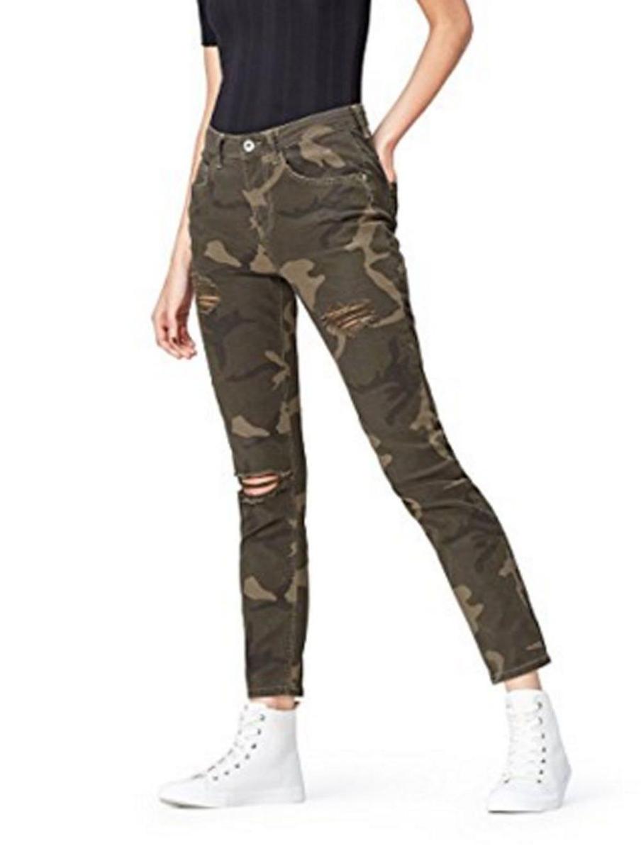 Pantalón con estampado militar de Amazon. (Precio: 15,60 euros)