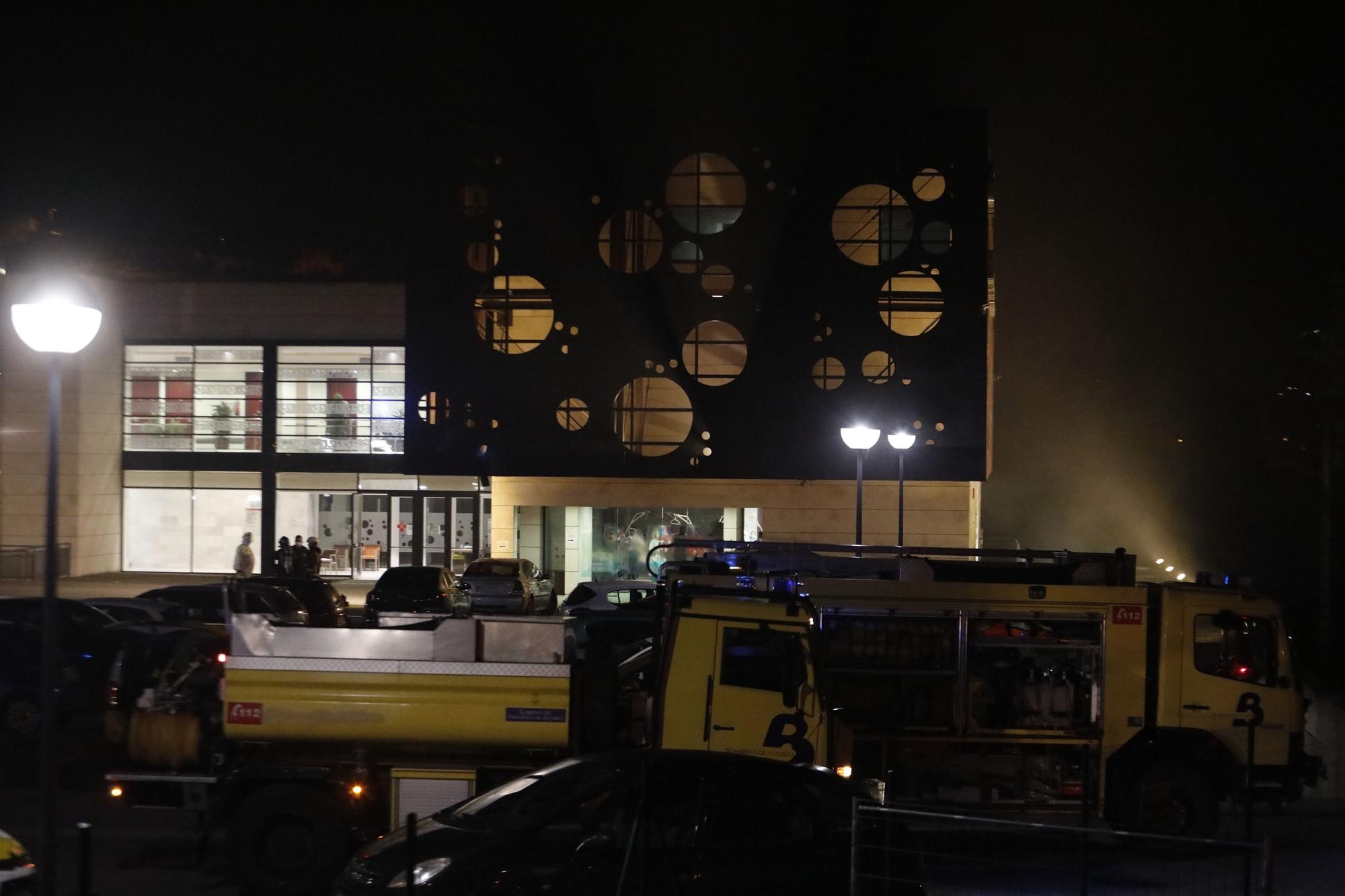 Un incendio obliga a desalojar a pacientes mayores con covid del centro de Barros