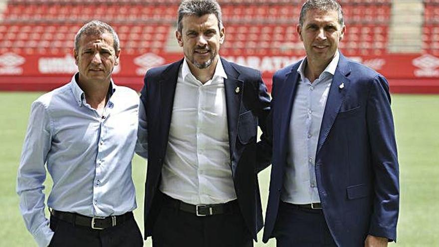 Quique Cárcel, Juan Carlos Unzué i Delfí Geli, a Montilivi, el dia de la presentació del nou entrenador.