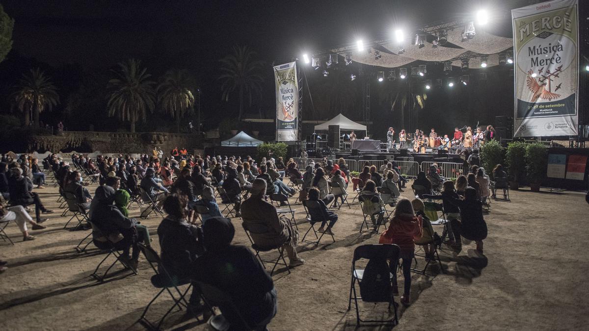 BARCELONA. 26.09.2020
La Merce. Concierto de homenaje a Xavi Turull en el Parc Guell. Aspecto del recinto con las medidas de dis