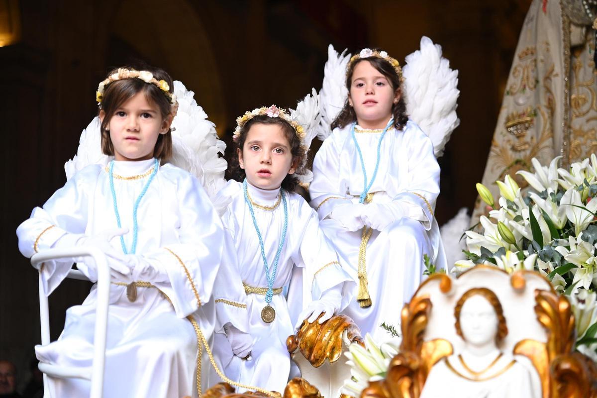 La procesión de la patrona de Elche en el 'Trono dels Angelets', en imágenes