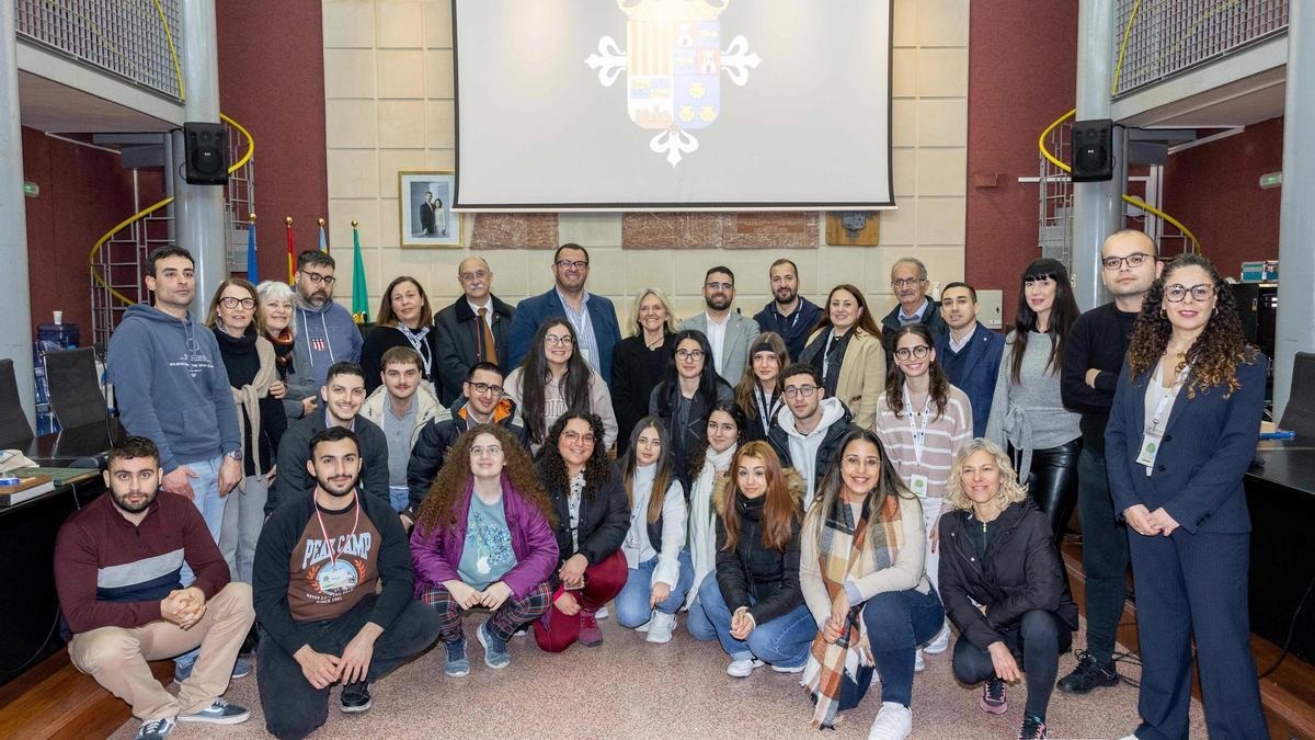 Delegación de Malta durante la recepción municipal, este lunes.