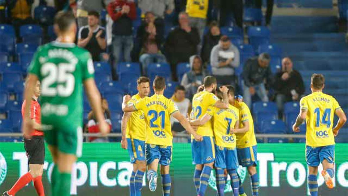 Victoria de Las Palmas ante un Sporting que ya mira hacia abajo