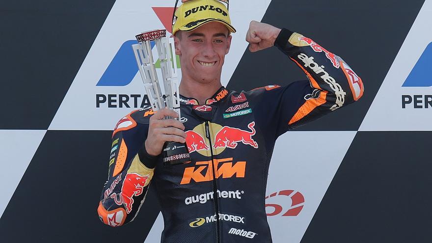 Acosta suma su séptima victoria y acaricia el título en Moto2