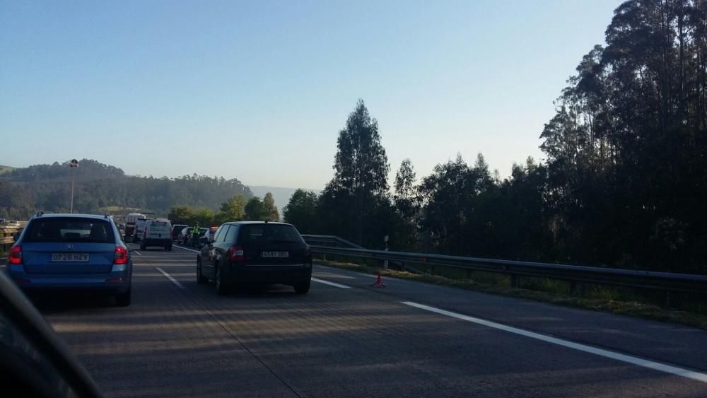 Retenciones por un accidente en la autopista "Y"