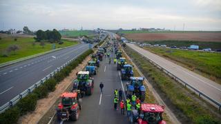 Suspendida la primera etapa de la Vuelta a Andalucía por las manifestaciones de agricultores