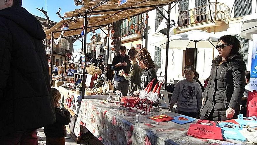 Campanet disfruta de un mercado navideño