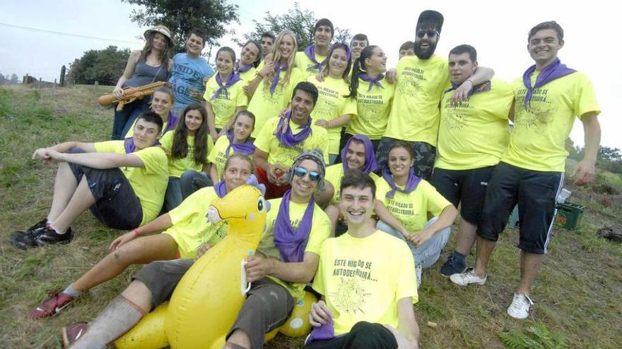 Tuilla cerró sus fiestas con una jira pasada por agua