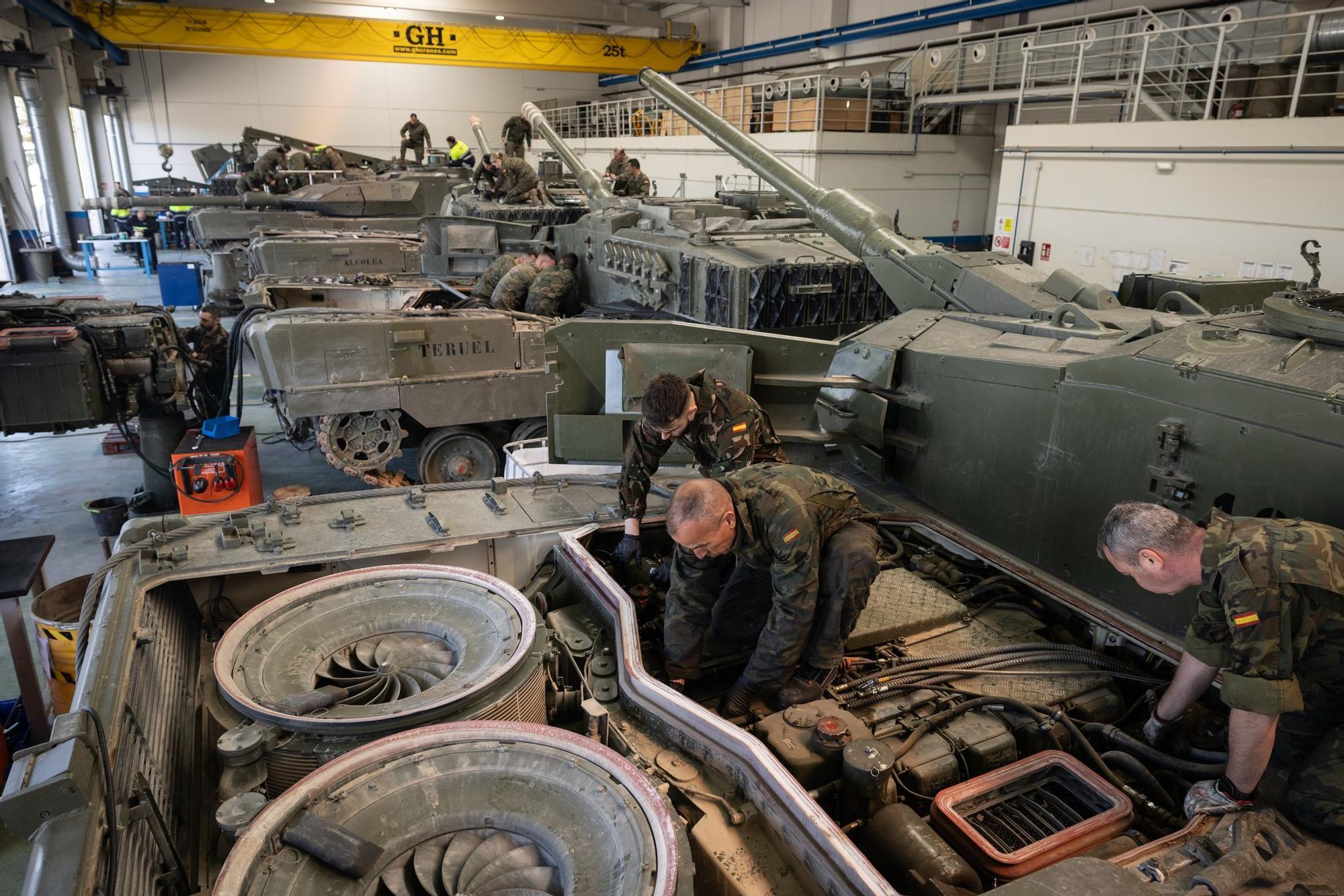 Felipe VI visita la brigada Aragón I en Zaragoza