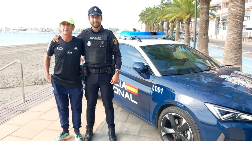 El &#039;runner&#039; al que salvó un policía fuera de servicio: &quot;He vuelto a nacer en San Pedro del Pinatar&quot;