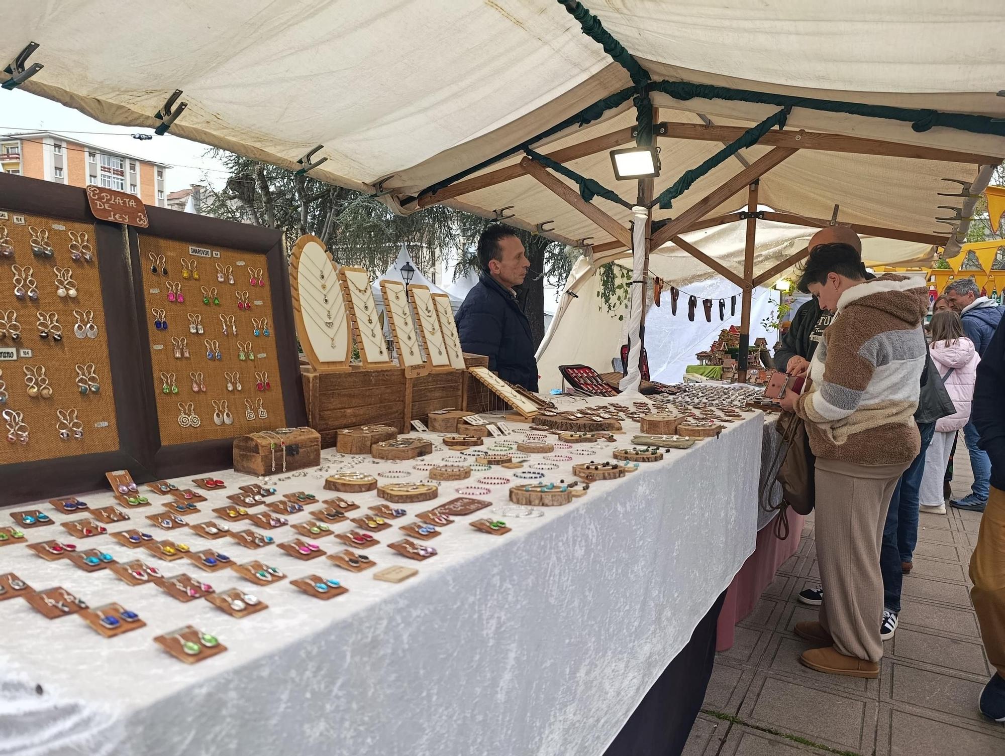 La Pola se llena de Güevos Pintos