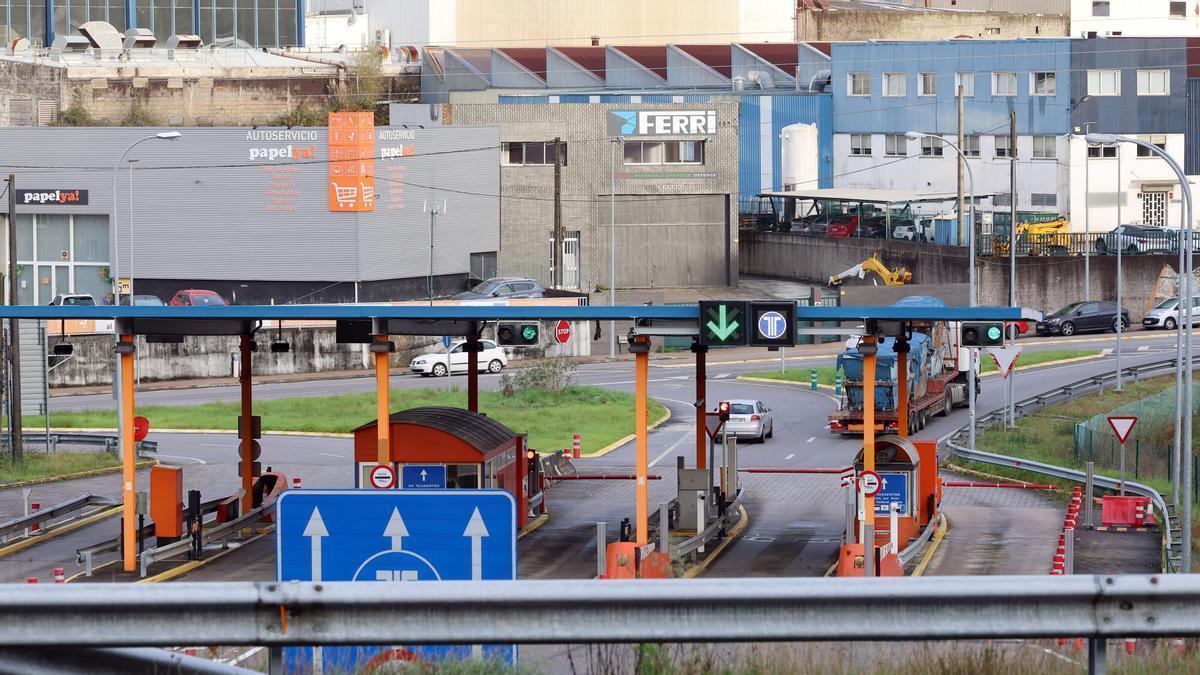 Peajes de las autopistas AP-9 y AG-57, en el polígono industrial de A Pasaxe, en Gondomar.
