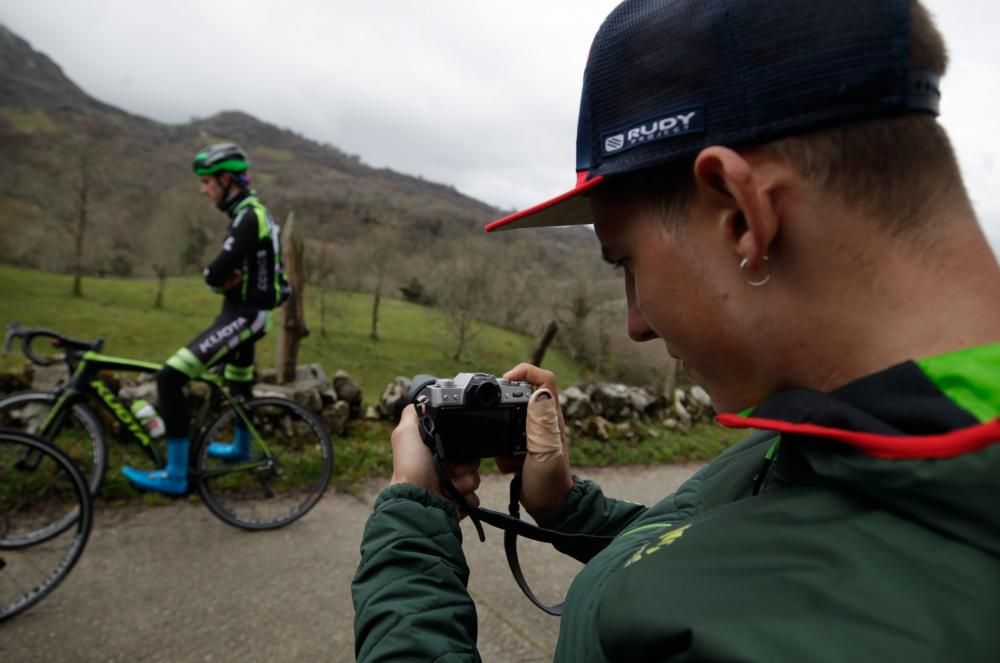 Subida de reconocimiento al final de la etapa de la Vuelta a España en Nava