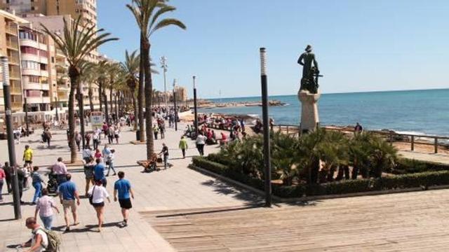 Torrevieja supera los 108.000 vecinos y ya tiene más de cinco mil rusos empadronados