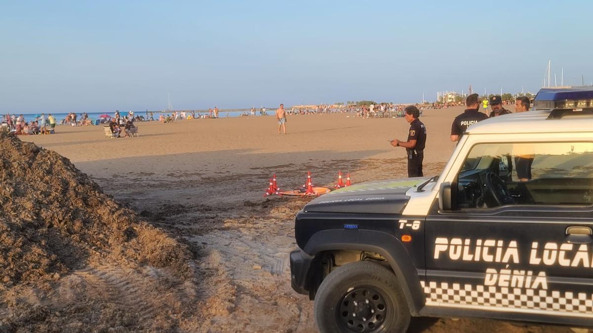 Vigilancia policial en las playas de Dénia