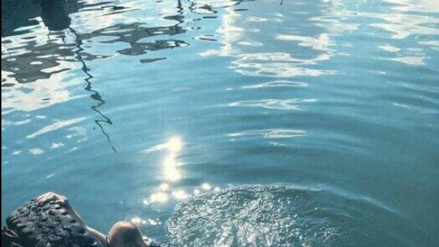 Rescatan del agua del puerto de Sant Antoni a un turista semiinconsciente