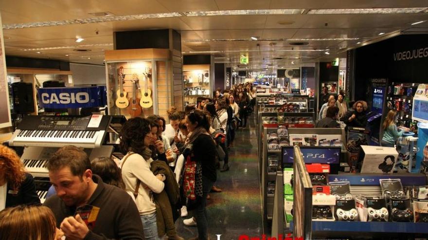 Firma de discos de Vanesa Martín en El Corte Inglés de Gran Vía