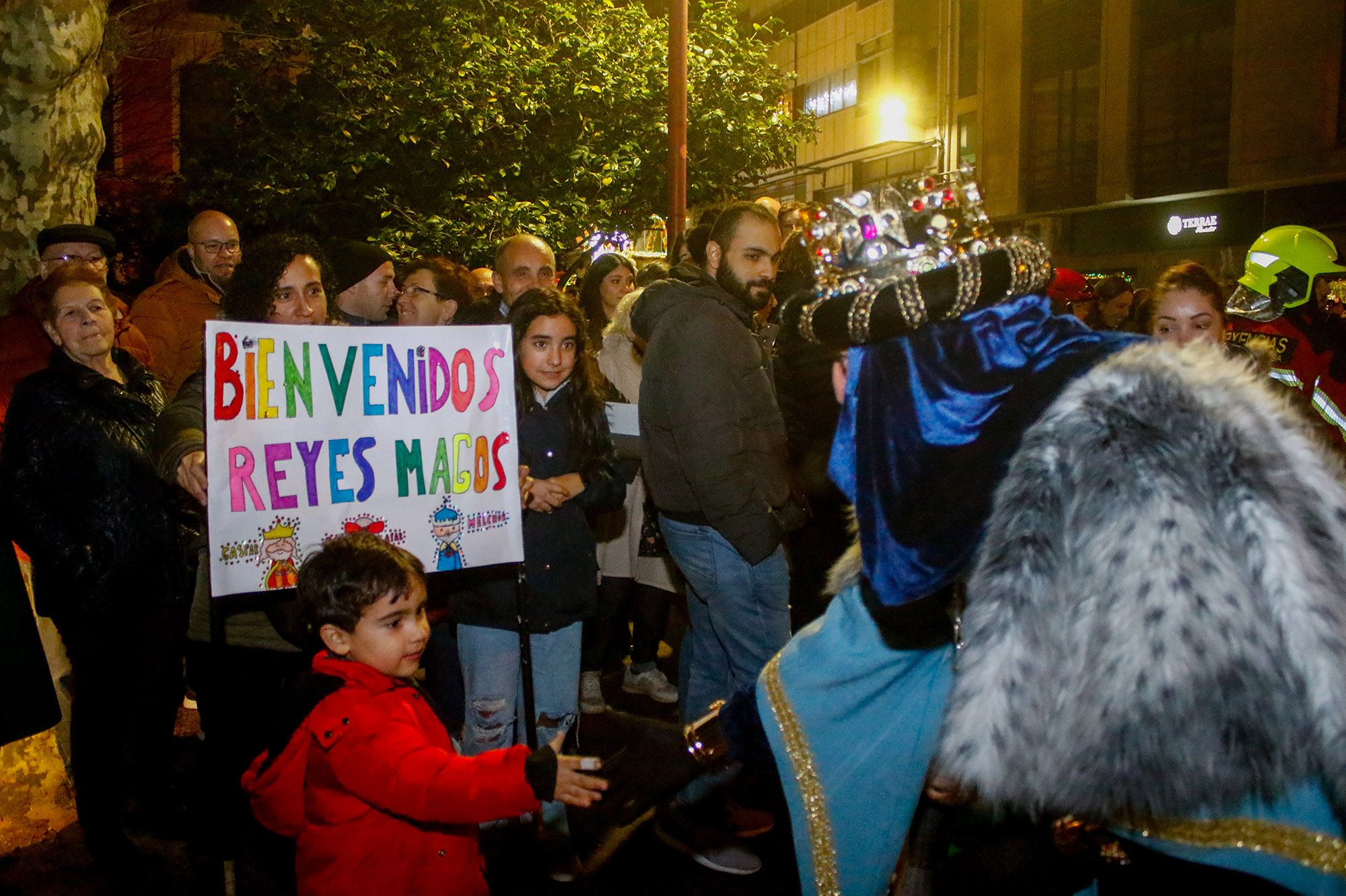 Vilagarcía brinda una multitudinaria bienvenida a los Reyes Magos