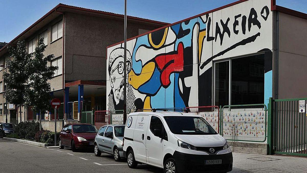 El colegio Pintor Laxeiro, el último donde se ha detectado un positivo en Vigo. // Ricardo Grobas