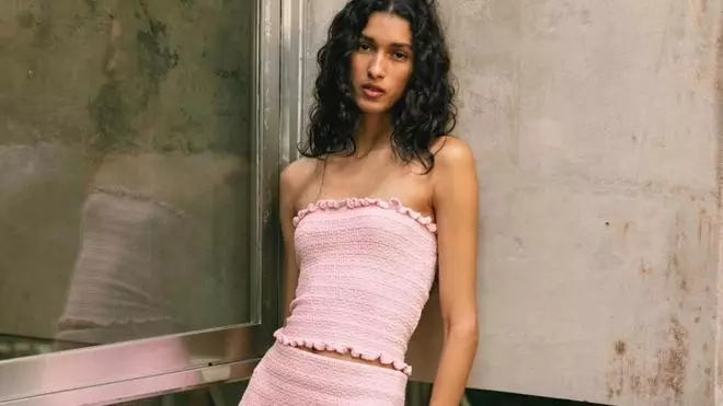 Este es el vestido de las rebajas de Zara que las pijas madrileñas están agotando