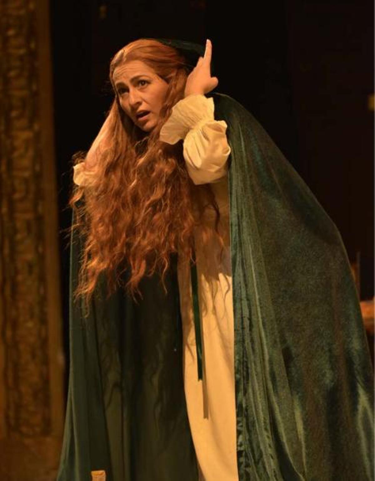 Haciendo uso de la alegoría de la princesa encerrada en una torre, el realismo mágico, los sueños y las enajenaciones se ponen al servicio de una historia real