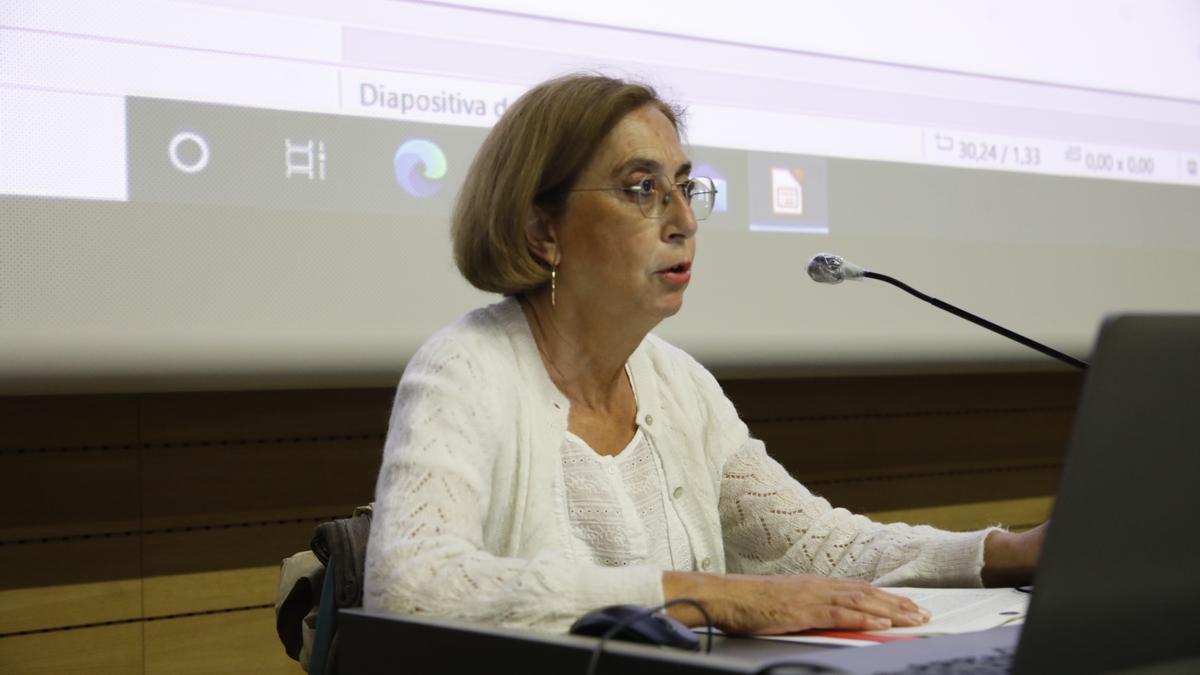 Lucía Peláez, en la Escuela de Comercio.