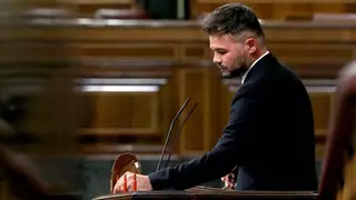 Rufián enoja a Sánchez al mostrar supuestas balas del asalto a la valla de Melilla