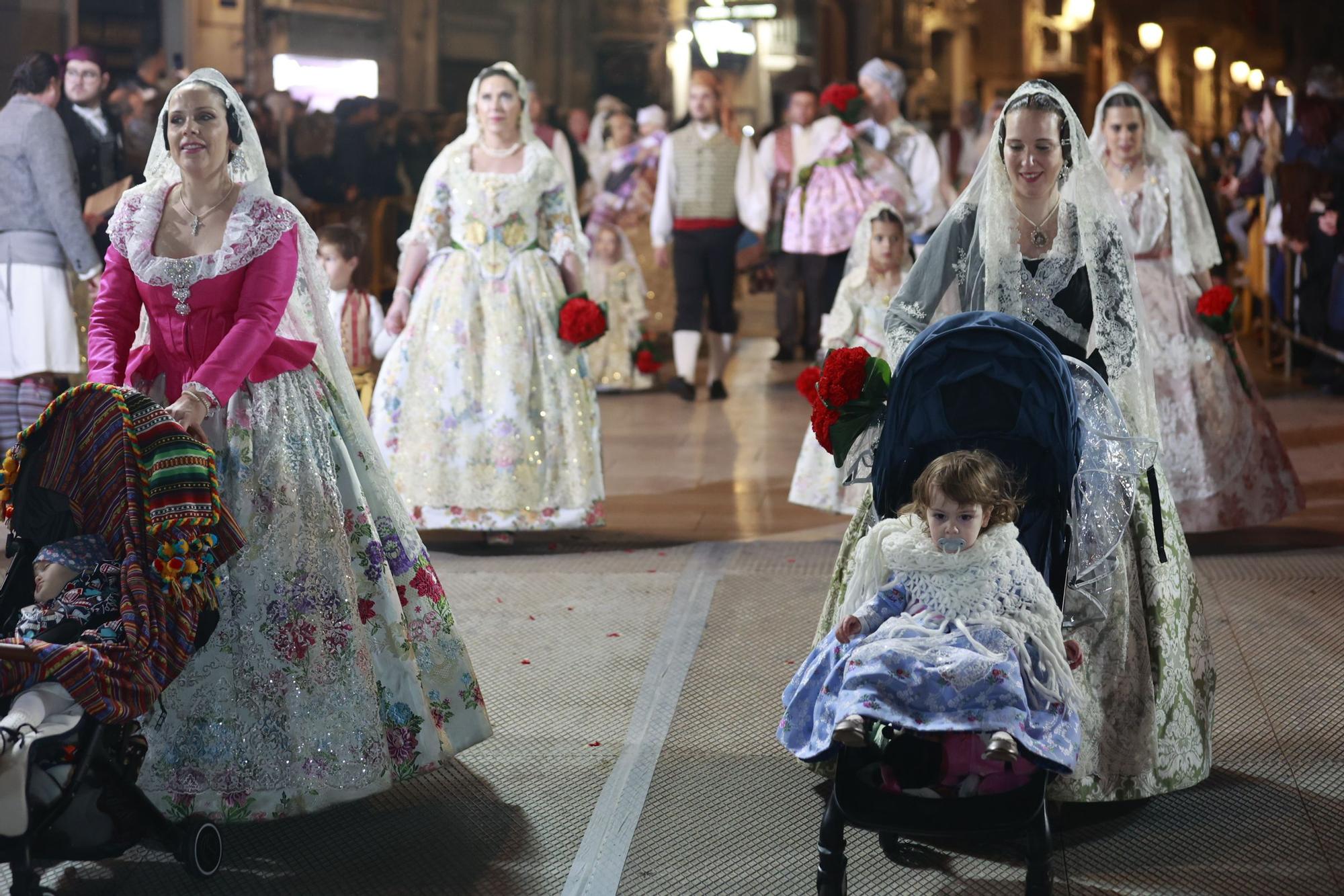 Búscate en el segundo día de ofrenda por la calle Quart (entre las 19:00 a las 20:00 horas)