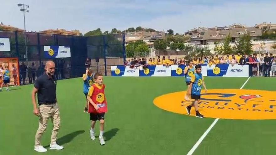 Pep Guardiola en el partit inaugural de la segona Cruyff Court de Manresa