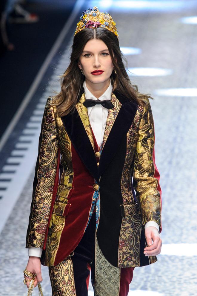 Rose Gilroy en el desfile de Dolce & Gabbana en la Milan Fashion Week