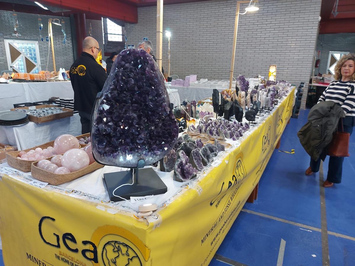 En imágenes: Éxito de la primera feria de fósiles, meteoritos y minerales de Vegadeo