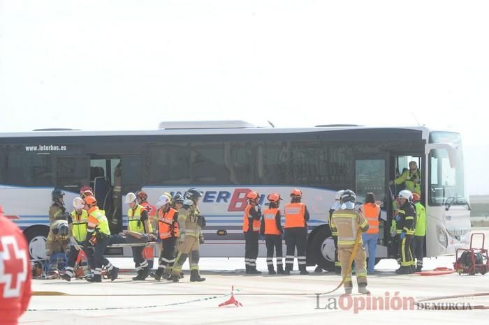 Simulan un accidente aéreo en aeropuerto