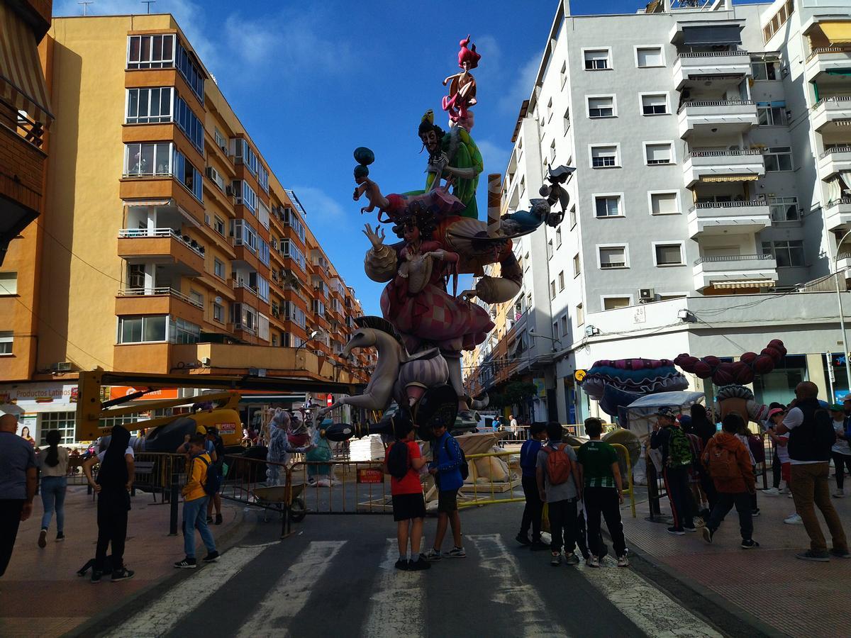 El monumento de París Pedrera, que es uno de los cuatro de la sección especial de Dénia, está muy atrasado