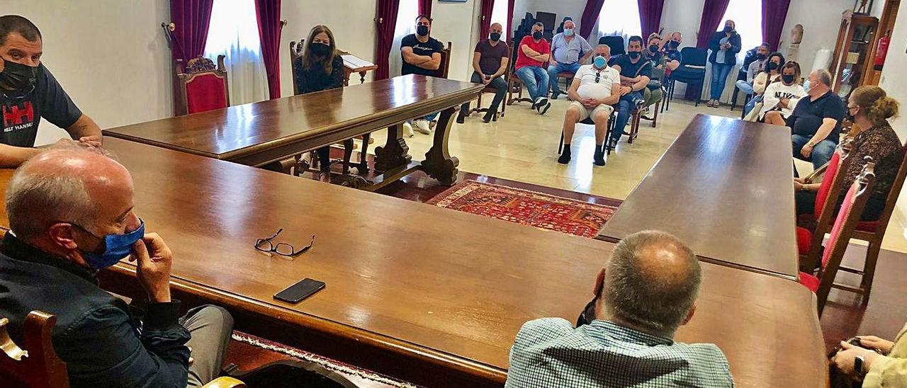 El alcalde de Vilanova, Gonzalo Durán, se reunió ayer de urgencia con los hosteleros del municipio.