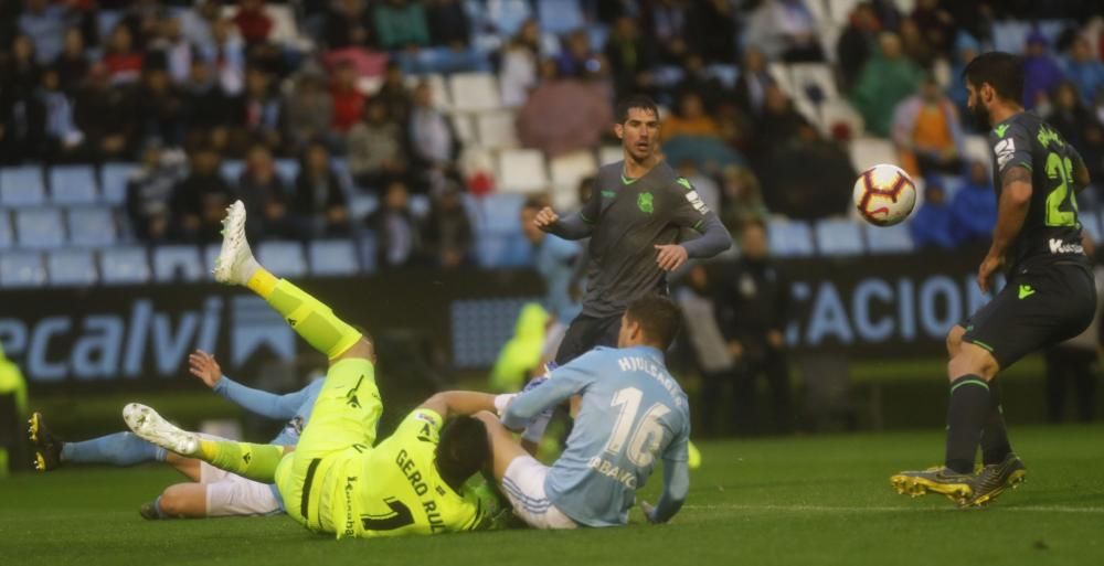 El Celta remonta bajo el diluvio y enloquece a Balaídos. // A. Villar | J. Lores | EFE