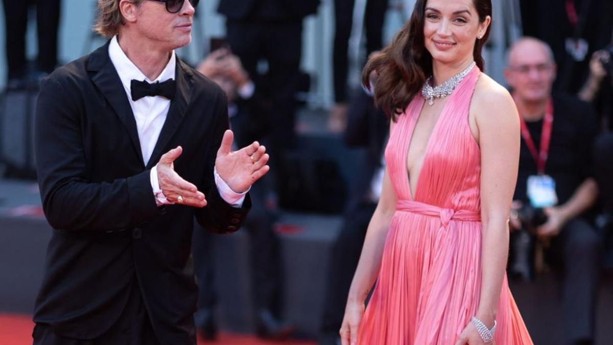 Brad Pitt a 'aplauso limpio' con Ana de Armas en el Festival de Venecia