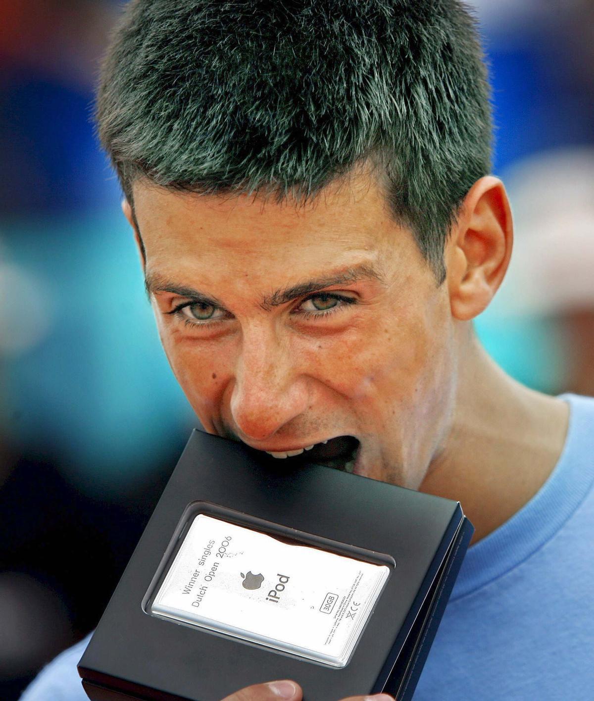 Djokovic celebra su primer título
