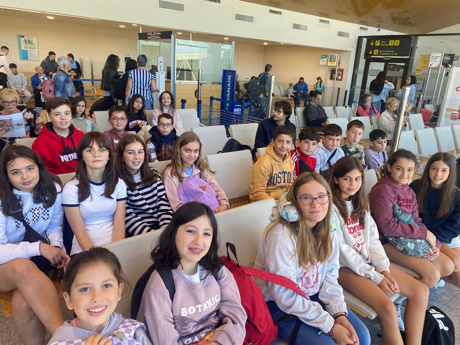 En imágenes: Bautismo de vuelo a Málaga para una veintena de estudiantes del Elisa y Luis Villamil