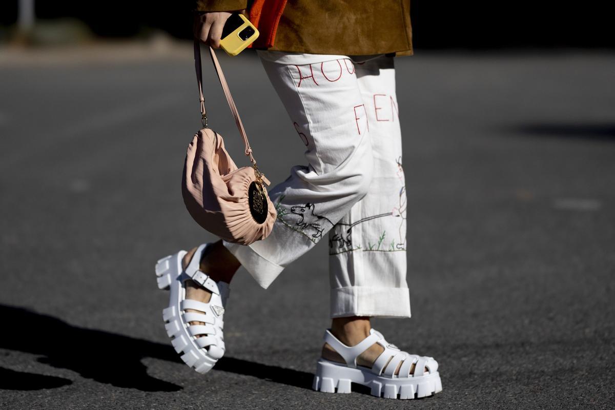 SANDALIAS TENDENCIA VERANO | Cangrejeras y crocs, los zapatos de tu  infancia que vuelven a ser tendencia este verano