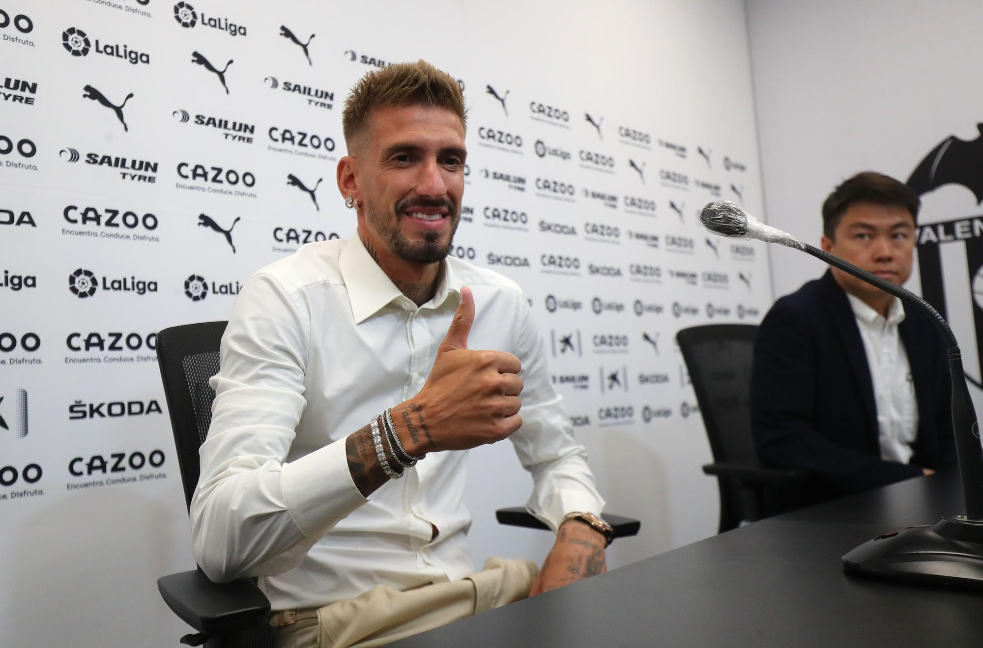 Las mejores imágenes de la presentación de Castillejo con el Valencia CF