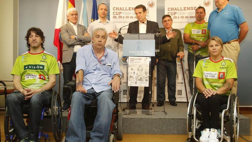 Un instante de la presentación de la Challenge Cup, ayer en el Concello. // Alba Villar