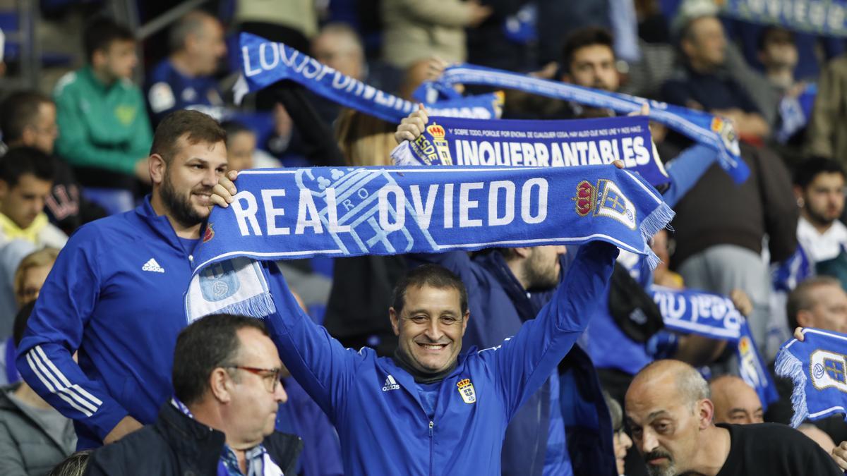 Aficionados del Real Oviedo en el Oviedo-Málaga